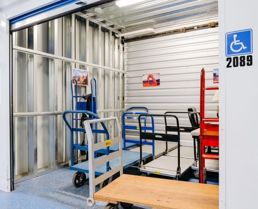 Rental carts and spacious inside storage rentals in Southern Utah